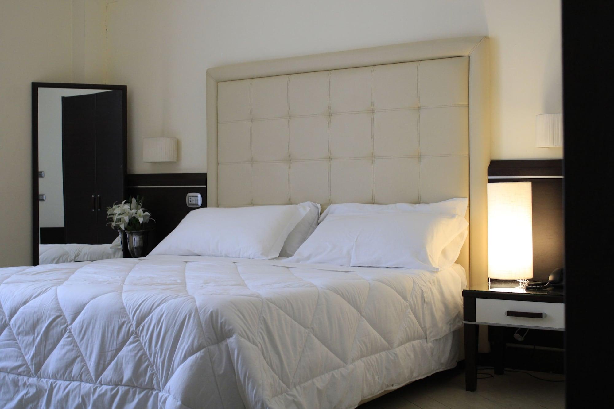 โฮเต็ล เฟอร์ดินานโดทู Hotel เนเปิลส์ ภายนอก รูปภาพ