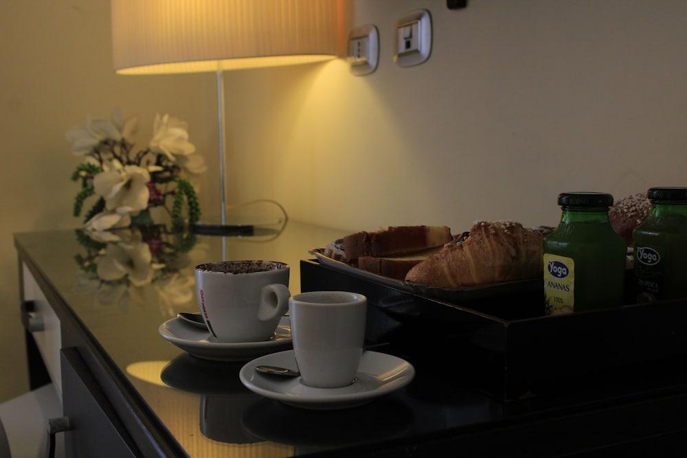 โฮเต็ล เฟอร์ดินานโดทู Hotel เนเปิลส์ ภายนอก รูปภาพ