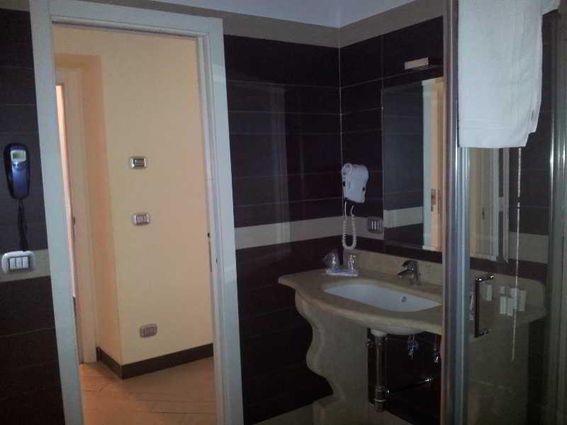 โฮเต็ล เฟอร์ดินานโดทู Hotel เนเปิลส์ ภายนอก รูปภาพ